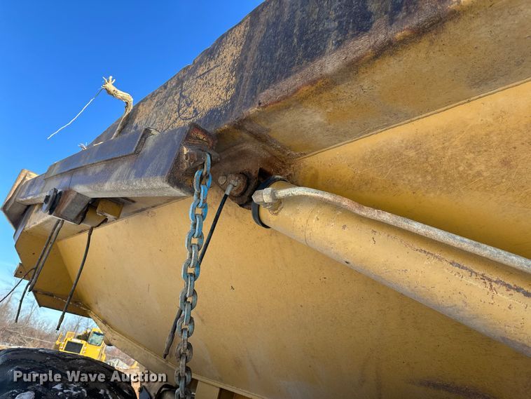 image for item FK1540 2000 Caterpillar D400EII articulated haul truck