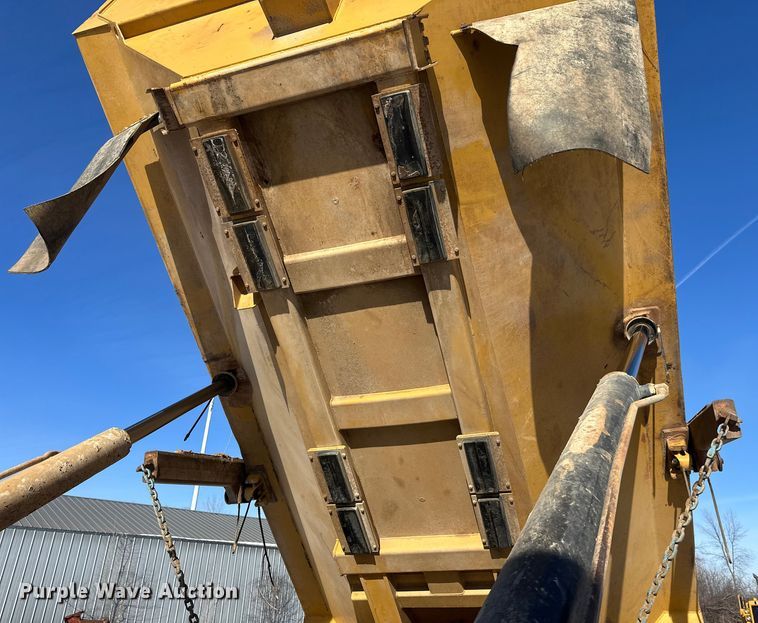 image for item FK1540 2000 Caterpillar D400EII articulated haul truck