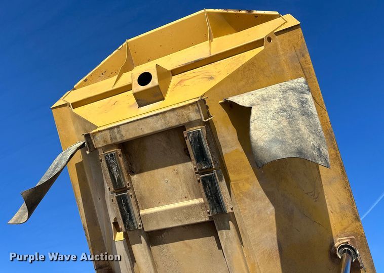 image for item FK1540 2000 Caterpillar D400EII articulated haul truck