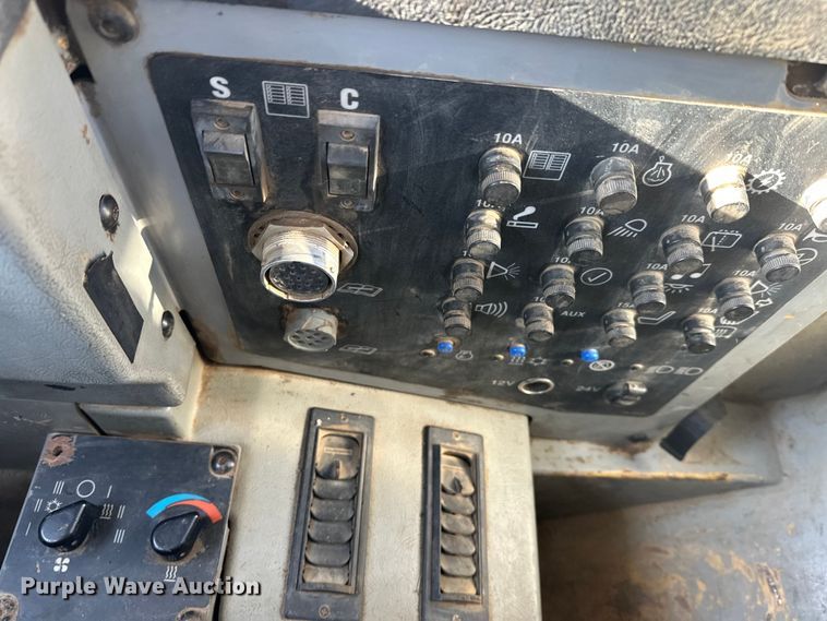 image for item FK1540 2000 Caterpillar D400EII articulated haul truck