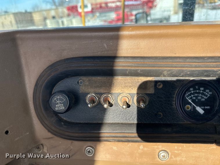 image for item FK1541 1990 Caterpillar 613C elevating scraper