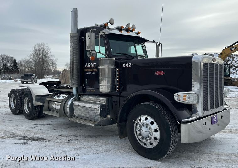 image for item FK1543 2015 Peterbilt 389 semi truck