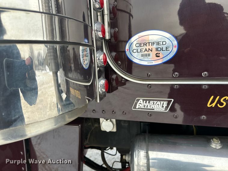 image for item FK1543 2015 Peterbilt 389 semi truck