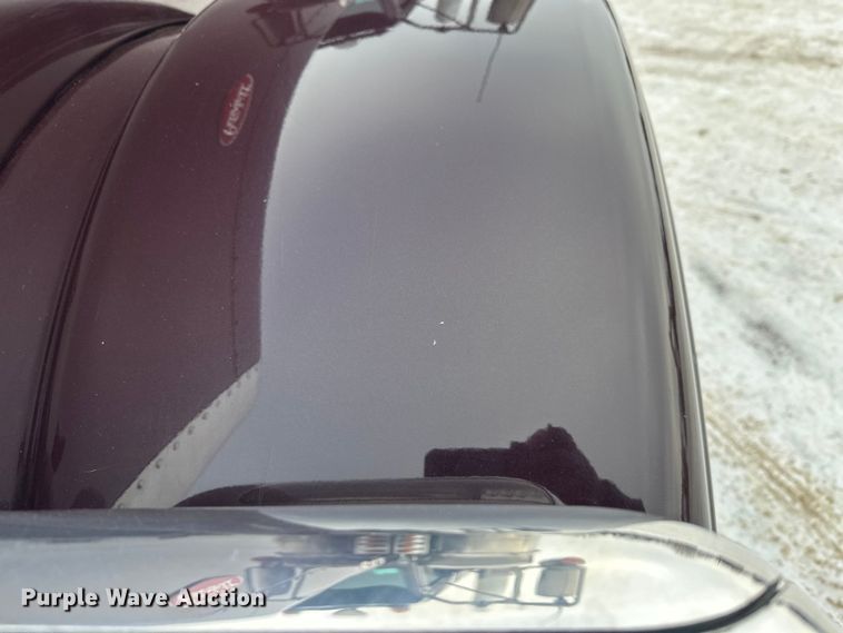 image for item FK1543 2015 Peterbilt 389 semi truck