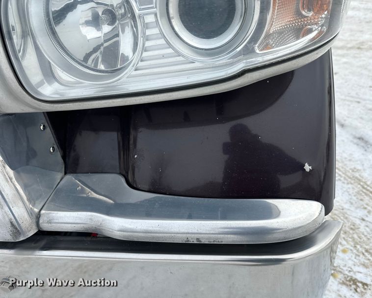 image for item FK1543 2015 Peterbilt 389 semi truck