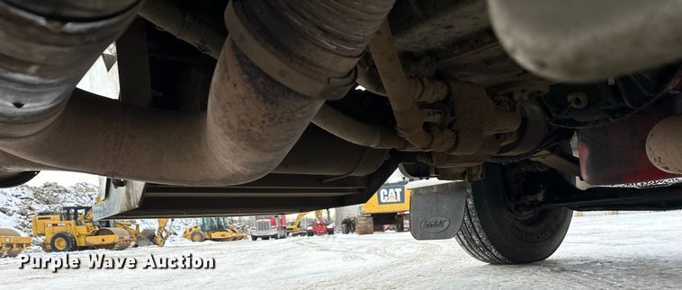 image for item FK1543 2015 Peterbilt 389 semi truck