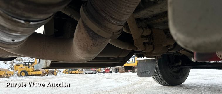 image for item FK1543 2015 Peterbilt 389 semi truck