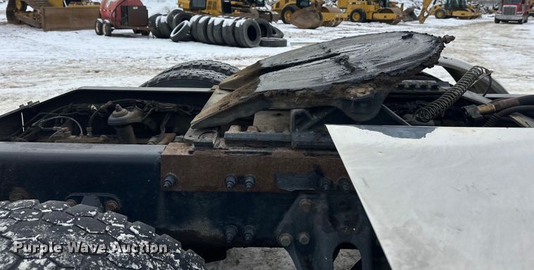 image for item FK1543 2015 Peterbilt 389 semi truck