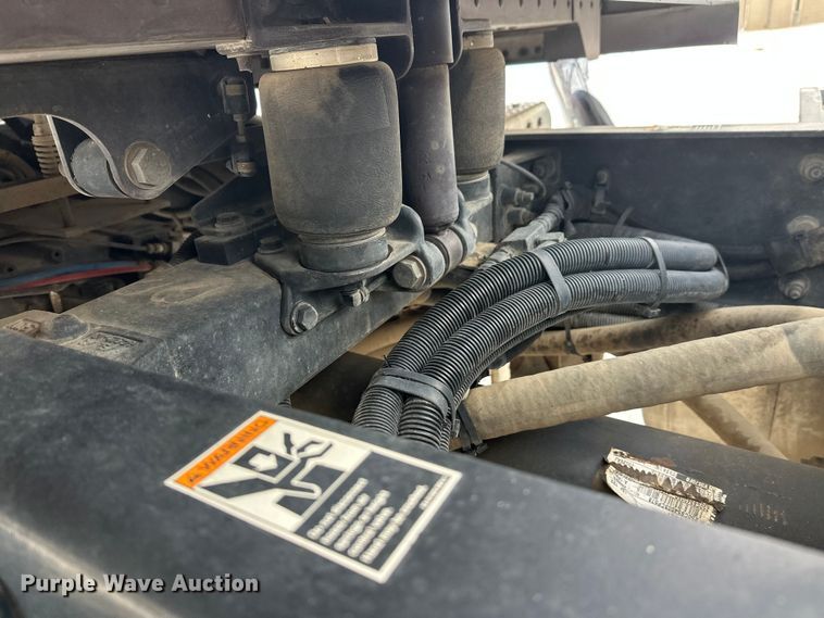 image for item FK1543 2015 Peterbilt 389 semi truck