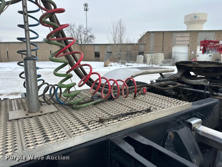 image for item FK1543 2015 Peterbilt 389 semi truck