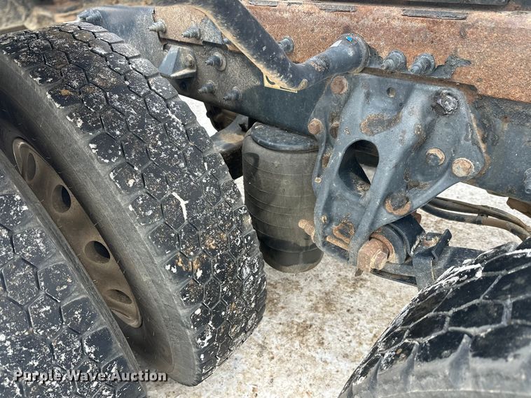 image for item FK1543 2015 Peterbilt 389 semi truck