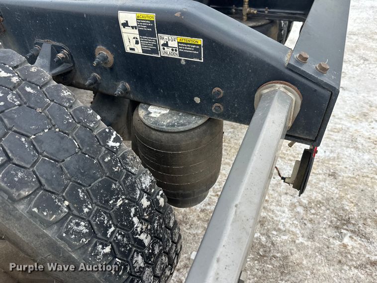 image for item FK1543 2015 Peterbilt 389 semi truck