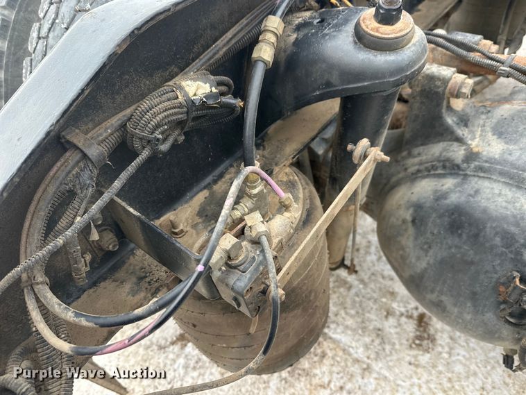 image for item FK1543 2015 Peterbilt 389 semi truck