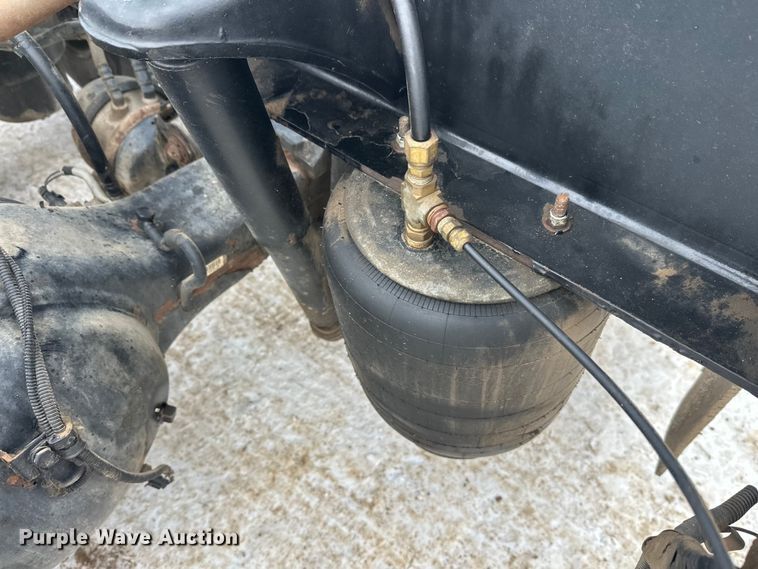 image for item FK1543 2015 Peterbilt 389 semi truck