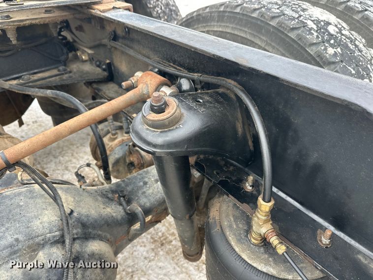 image for item FK1543 2015 Peterbilt 389 semi truck