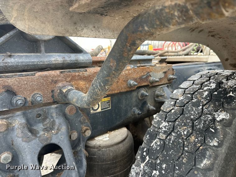 image for item FK1543 2015 Peterbilt 389 semi truck