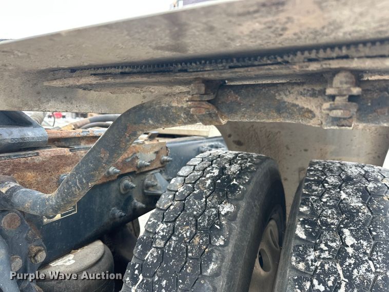 image for item FK1543 2015 Peterbilt 389 semi truck