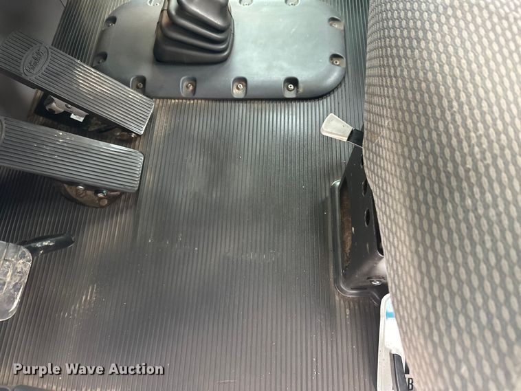 image for item FK1543 2015 Peterbilt 389 semi truck