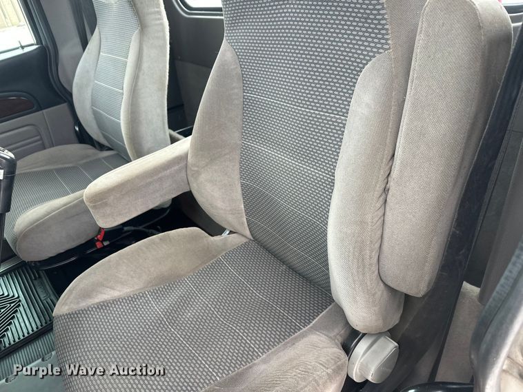 image for item FK1543 2015 Peterbilt 389 semi truck