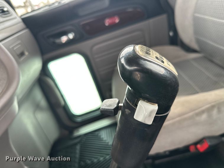 image for item FK1543 2015 Peterbilt 389 semi truck