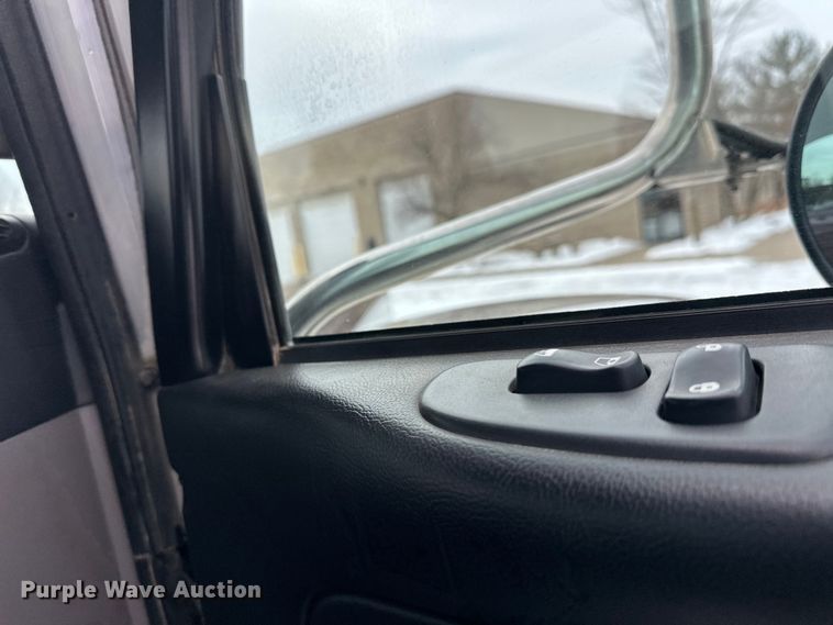 image for item FK1543 2015 Peterbilt 389 semi truck