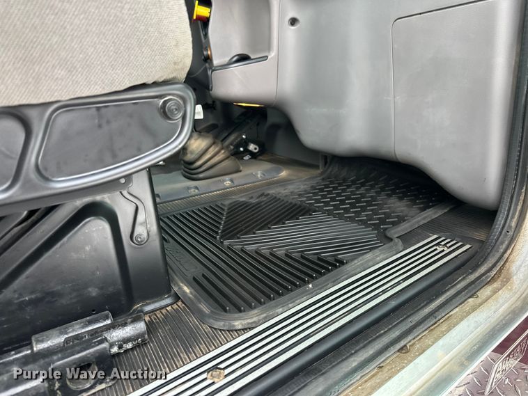 image for item FK1543 2015 Peterbilt 389 semi truck