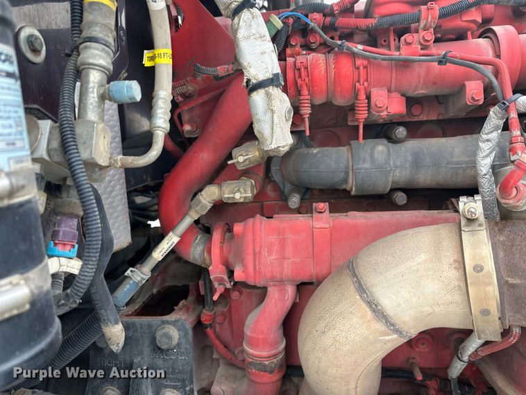 image for item FK1543 2015 Peterbilt 389 semi truck