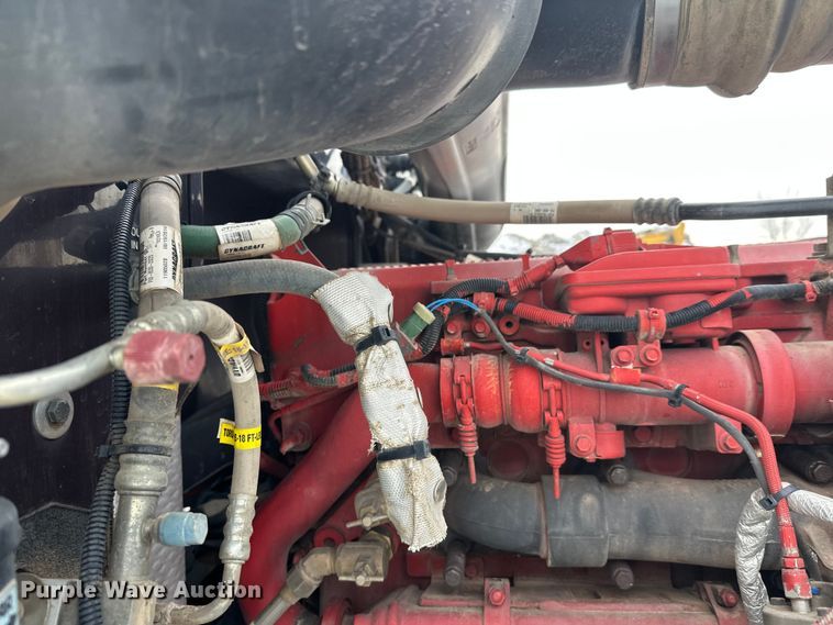 image for item FK1543 2015 Peterbilt 389 semi truck