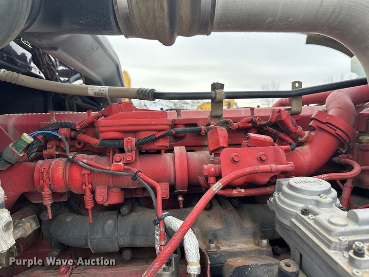 image for item FK1543 2015 Peterbilt 389 semi truck