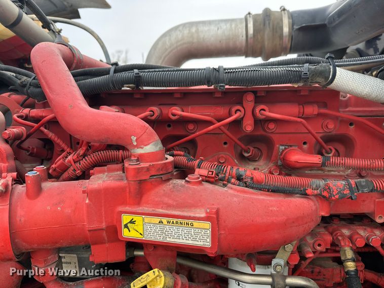 image for item FK1543 2015 Peterbilt 389 semi truck