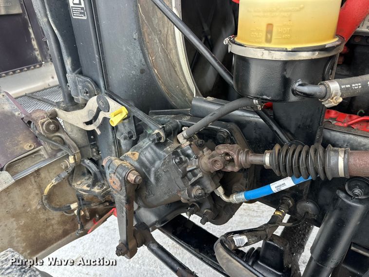 image for item FK1543 2015 Peterbilt 389 semi truck