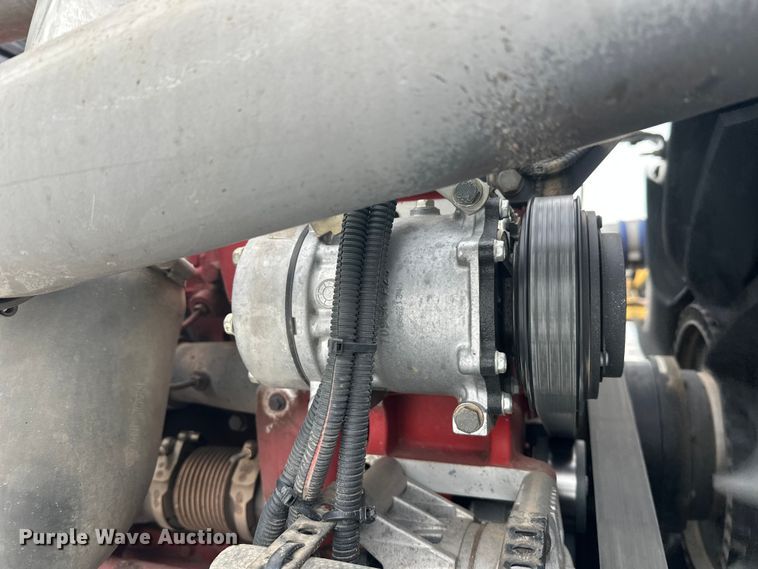 image for item FK1543 2015 Peterbilt 389 semi truck