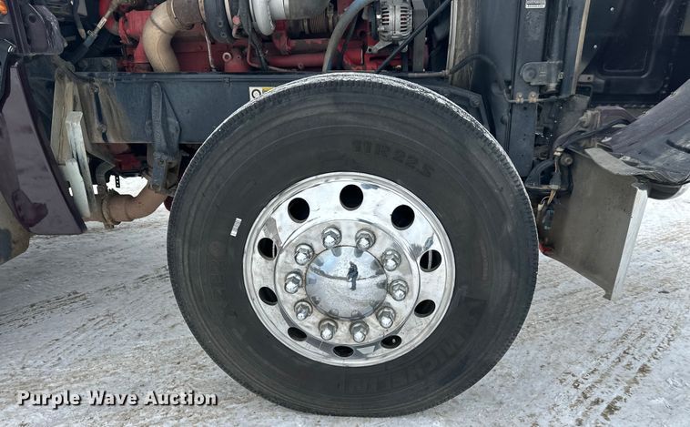 image for item FK1543 2015 Peterbilt 389 semi truck