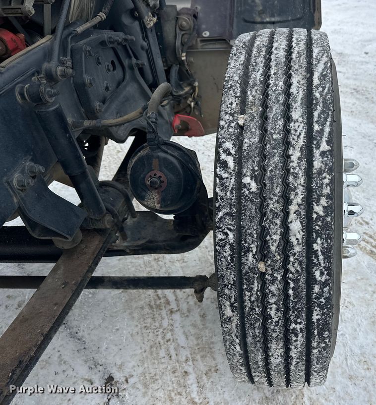 image for item FK1543 2015 Peterbilt 389 semi truck