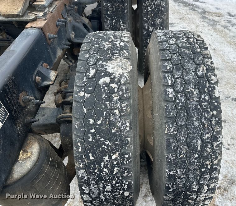 image for item FK1543 2015 Peterbilt 389 semi truck