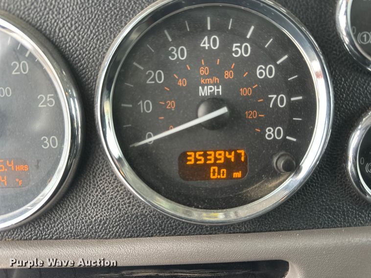 image for item FK1543 2015 Peterbilt 389 semi truck