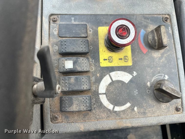 image for item FK1544 2010 Caterpillar CP56 single drum vibratory roller