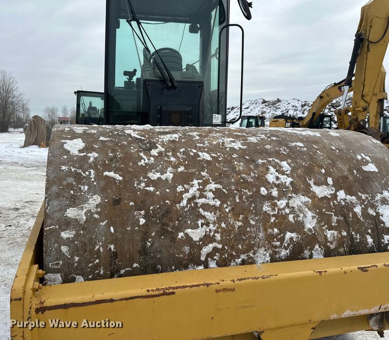 image for item FK1545 Caterpillar CS54 single drum vibratory roller