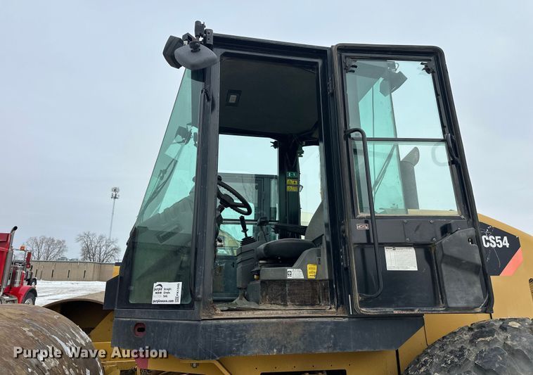 image for item FK1545 Caterpillar CS54 single drum vibratory roller