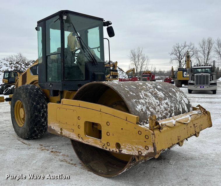 image for item FK1546 2008 Caterpillar CS56 single drum vibratory roller