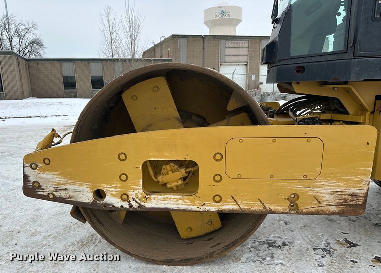 image for item FK1546 2008 Caterpillar CS56 single drum vibratory roller