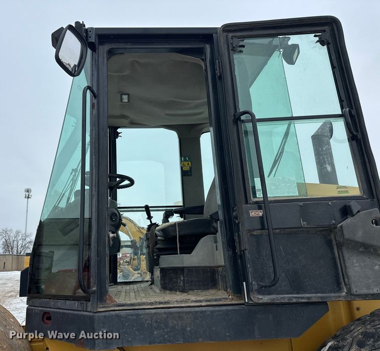 image for item FK1546 2008 Caterpillar CS56 single drum vibratory roller