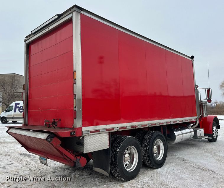 image for item FK1549 2006 Peterbilt 379 utility / service truck