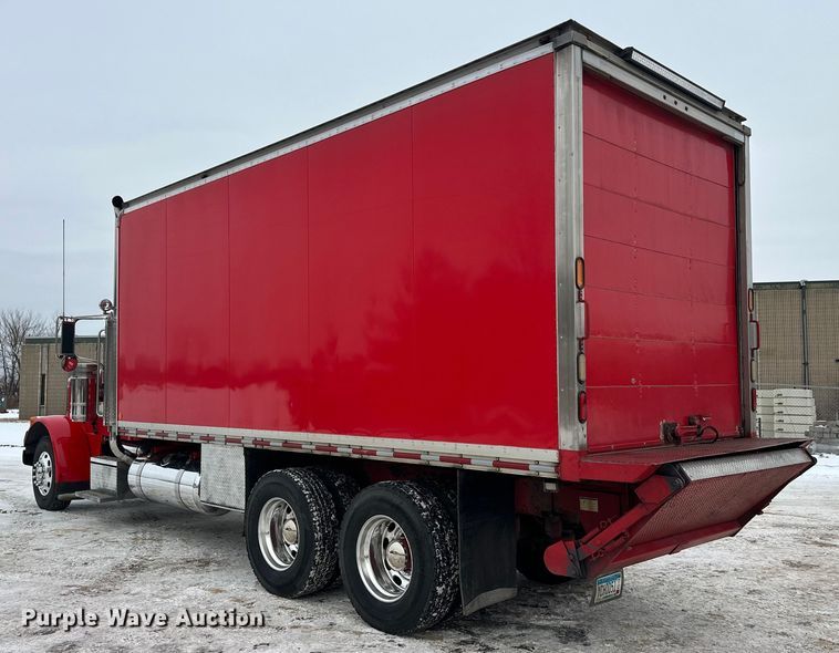 image for item FK1549 2006 Peterbilt 379 utility / service truck