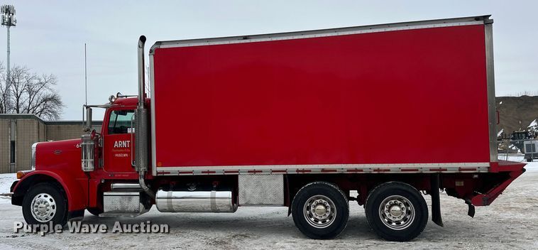 image for item FK1549 2006 Peterbilt 379 utility / service truck