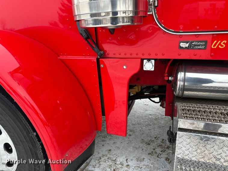 image for item FK1549 2006 Peterbilt 379 utility / service truck