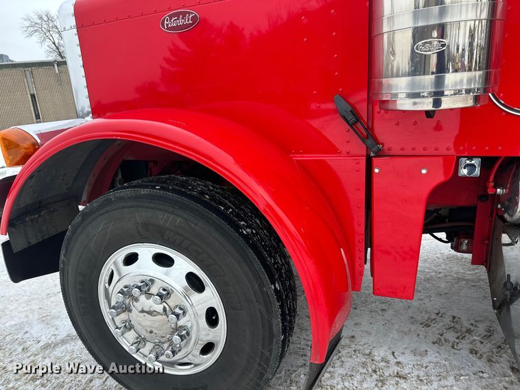 image for item FK1549 2006 Peterbilt 379 utility / service truck