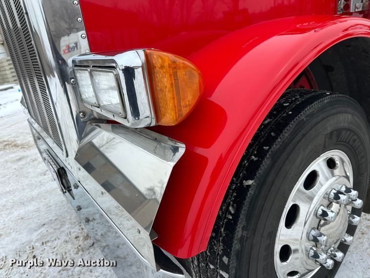 image for item FK1549 2006 Peterbilt 379 utility / service truck