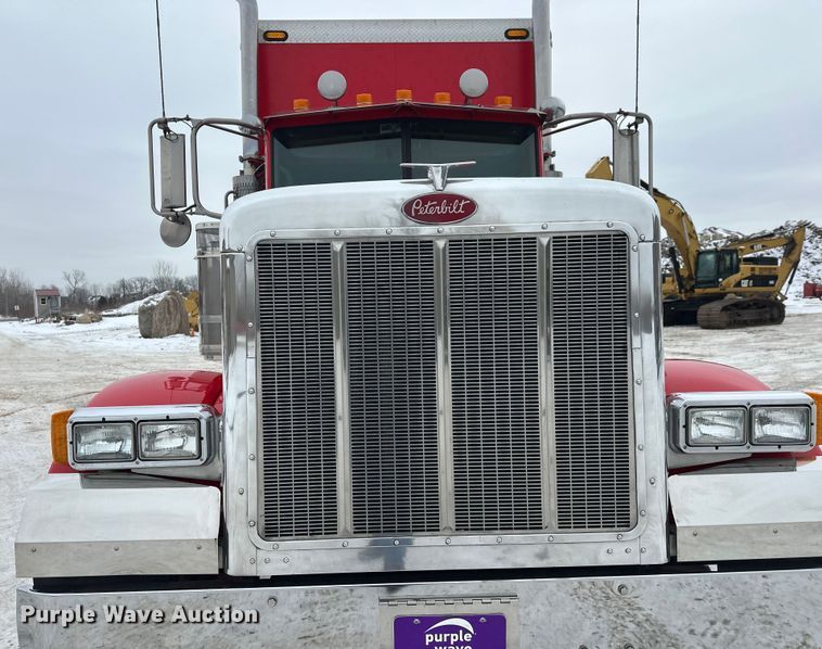 image for item FK1549 2006 Peterbilt 379 utility / service truck