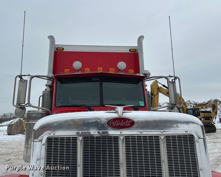 image for item FK1549 2006 Peterbilt 379 utility / service truck